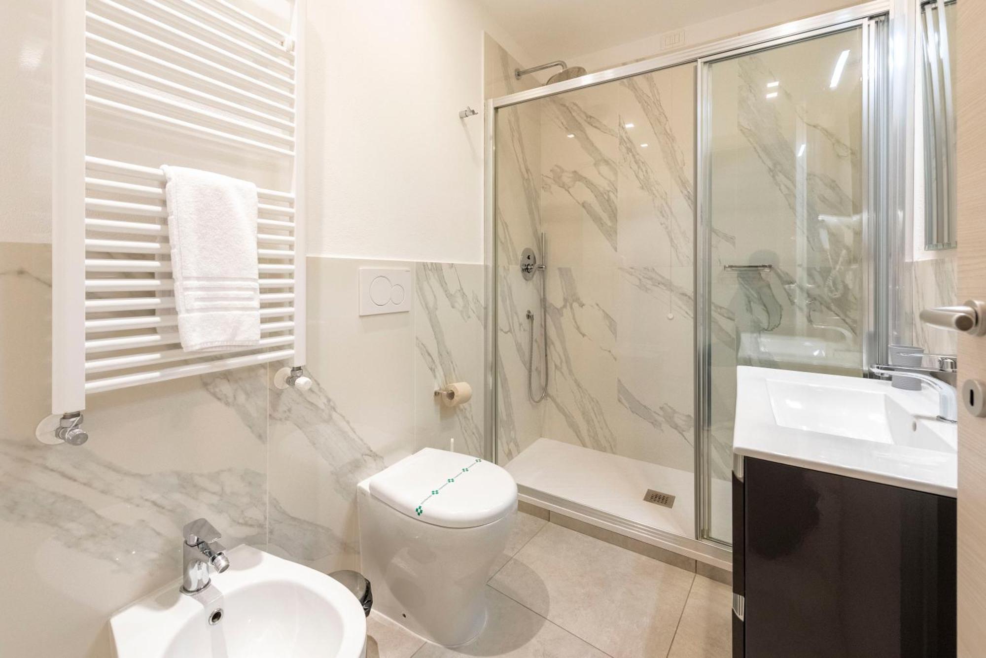 Alla Casa Rosa Al Mare- Centrale A Di Fronte Al Mare- Emozionante- Garage Privato Gratuito A 800 Mt- Aria Condizionata-Wifi Rapallo Luaran gambar